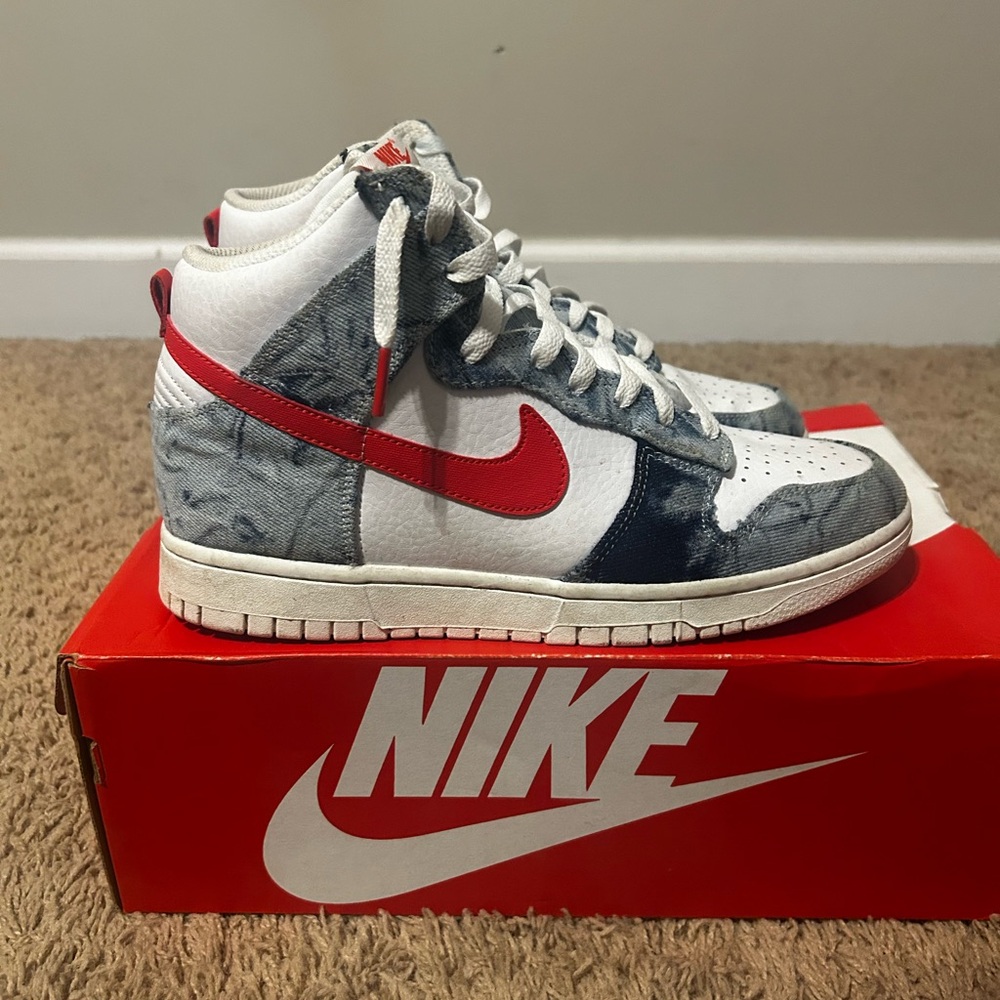 Nike - Picture 3 of 4
